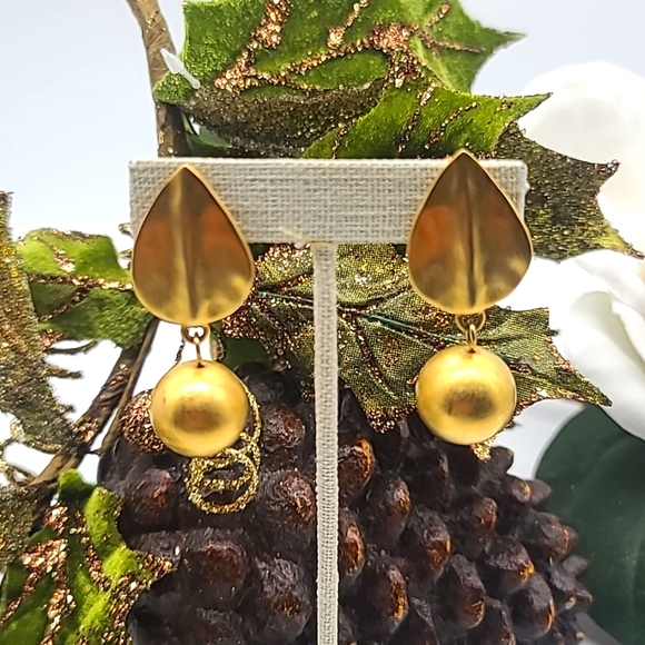 Circa 1980's-90's Givenchy Bushed Gold Clip-on Earrings- Leaves With Dangles 👑 - Picture 2 of 10